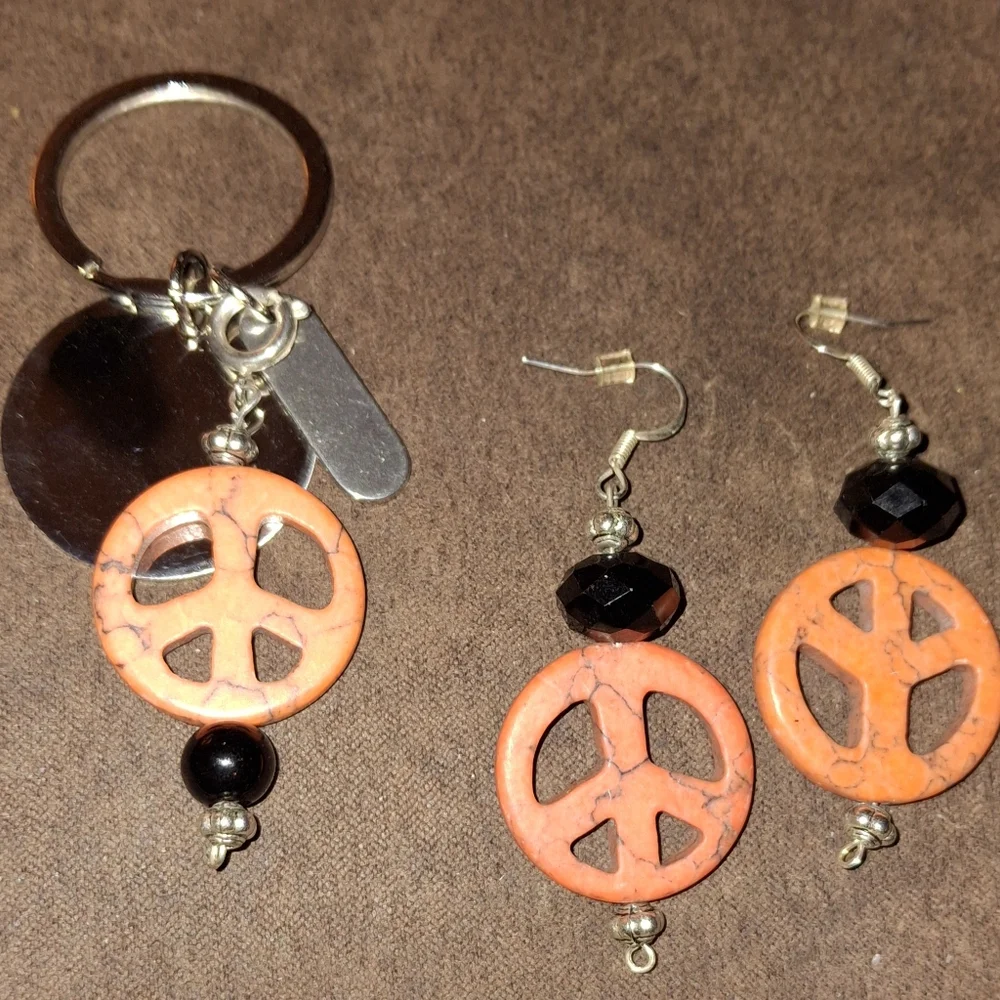Set Howlite Orange Peace Sign Beaded Earrings And Keychain Bag charm